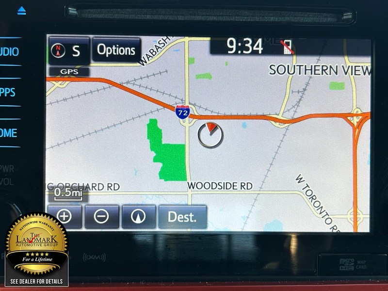 Toyota Tacoma Vehicle Full-screen Gallery Image 14