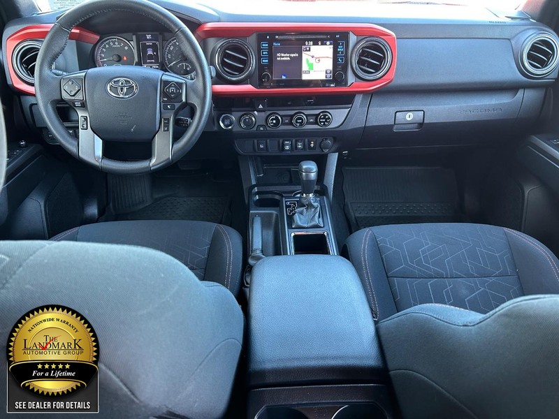 Toyota Tacoma Vehicle Full-screen Gallery Image 16