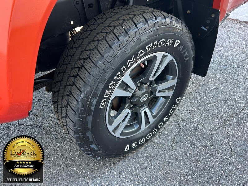 Toyota Tacoma Vehicle Full-screen Gallery Image 20