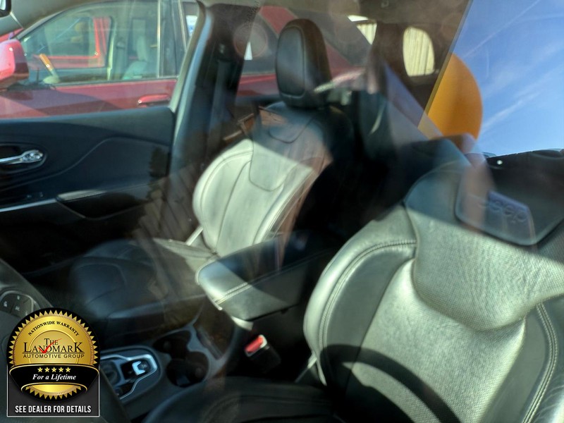 Jeep Cherokee Vehicle Full-screen Gallery Image 3