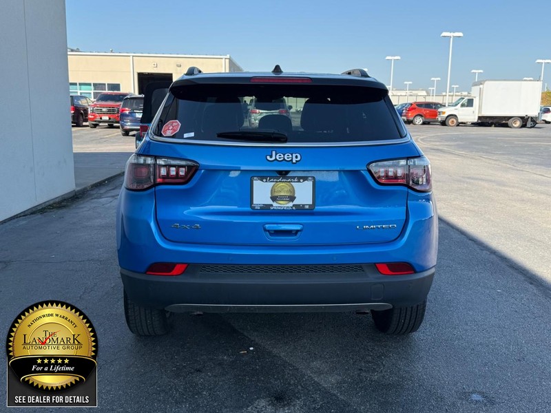 Jeep Compass Vehicle Full-screen Gallery Image 7