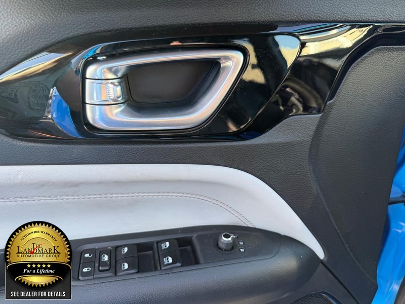 Jeep Compass Vehicle Full-screen Gallery Image 8