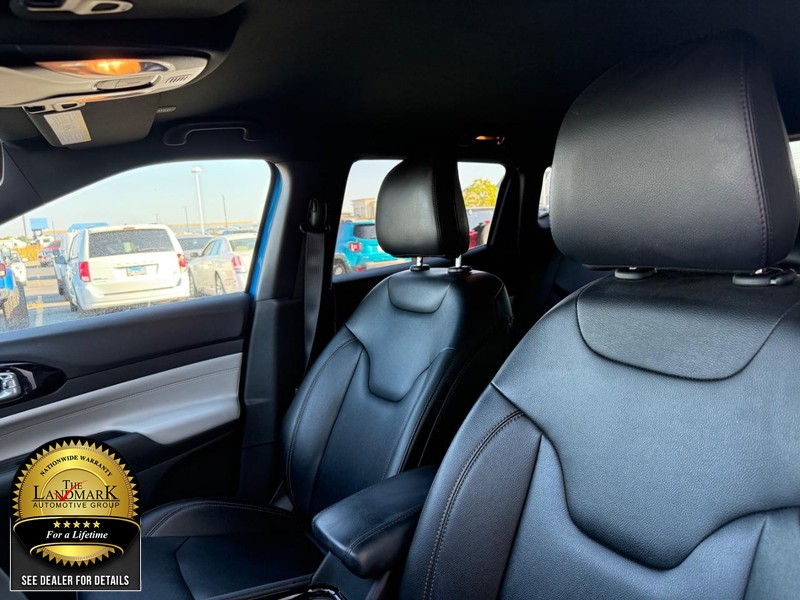 Jeep Compass Vehicle Full-screen Gallery Image 9