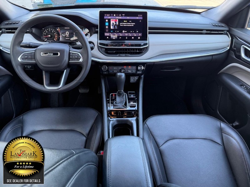 Jeep Compass Vehicle Full-screen Gallery Image 16