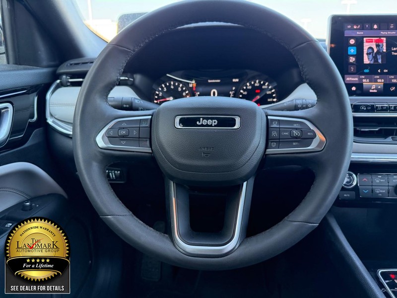 Jeep Compass Vehicle Full-screen Gallery Image 17