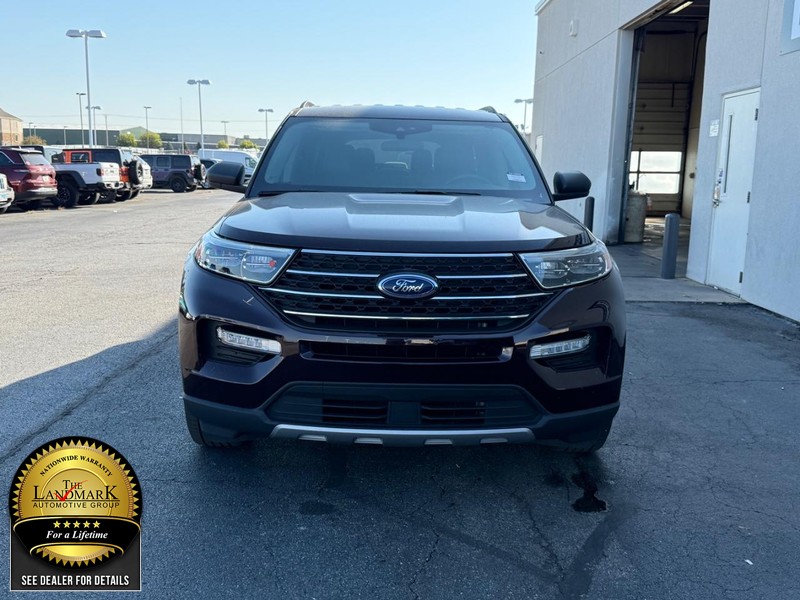 Ford Explorer Vehicle Full-screen Gallery Image 4