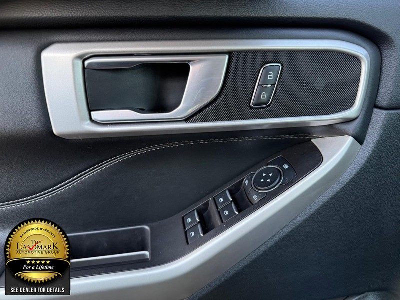 Ford Explorer Vehicle Full-screen Gallery Image 8