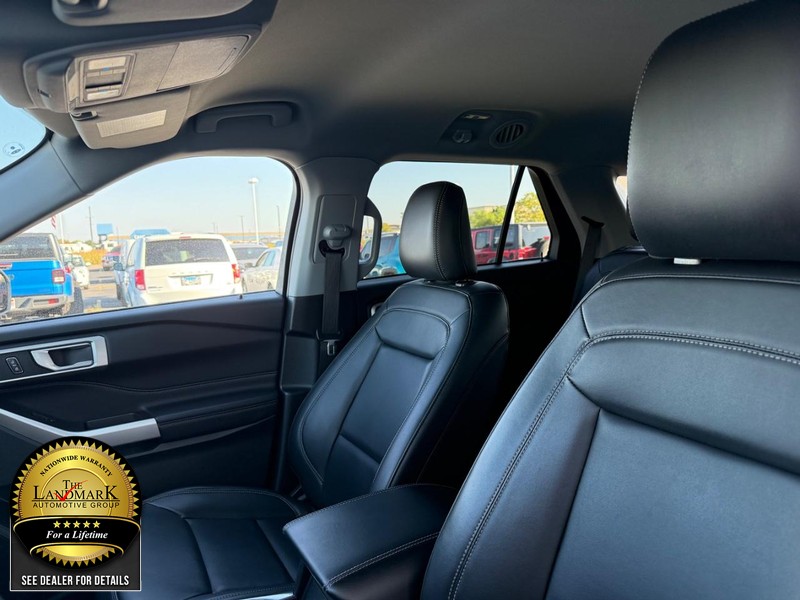 Ford Explorer Vehicle Full-screen Gallery Image 9