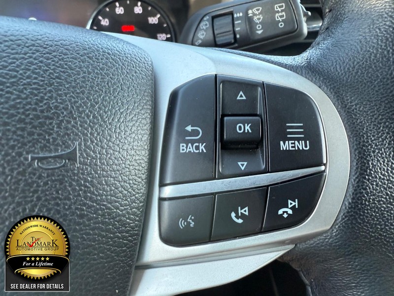 Ford Explorer Vehicle Full-screen Gallery Image 11