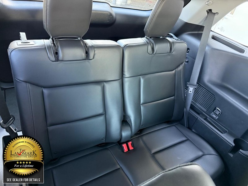 Ford Explorer Vehicle Full-screen Gallery Image 16