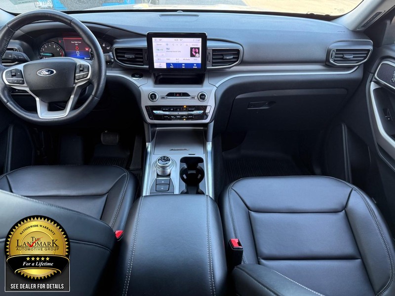 Ford Explorer Vehicle Full-screen Gallery Image 17