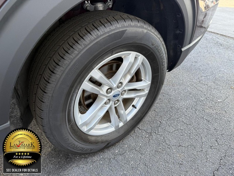 Ford Explorer Vehicle Full-screen Gallery Image 21