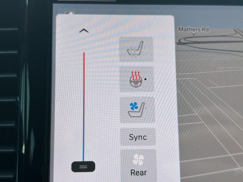 Chrysler Pacifica Vehicle Full-screen Gallery Image 9