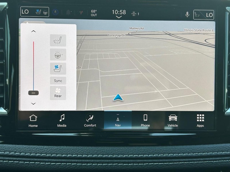 Chrysler Pacifica Vehicle Full-screen Gallery Image 10