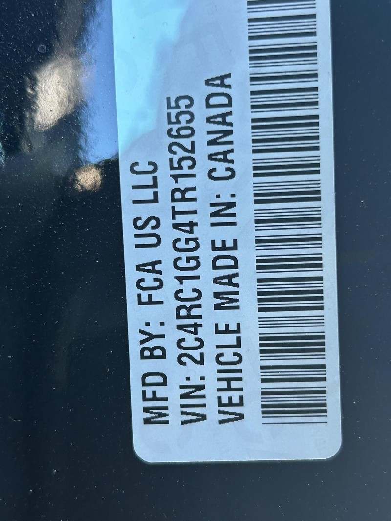 Chrysler Pacifica Vehicle Full-screen Gallery Image 19