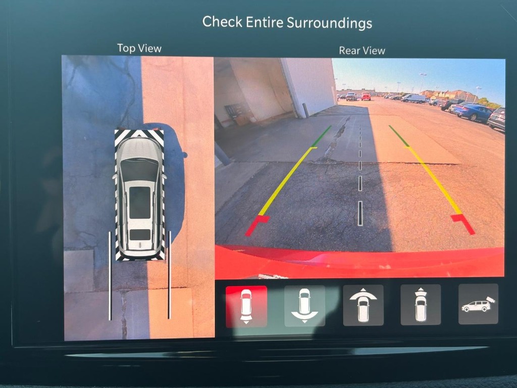 Chrysler Pacifica Vehicle Full-screen Gallery Image 8