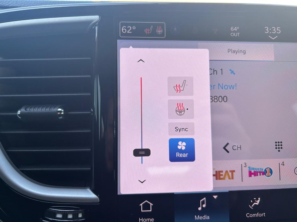 Chrysler Pacifica Vehicle Full-screen Gallery Image 9