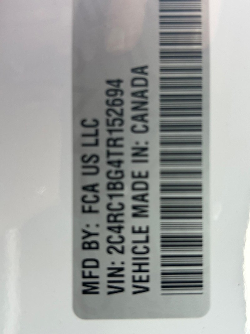 Chrysler Pacifica Vehicle Full-screen Gallery Image 18