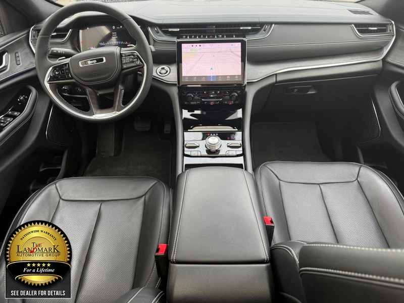 Jeep Grand Cherokee Vehicle Full-screen Gallery Image 13