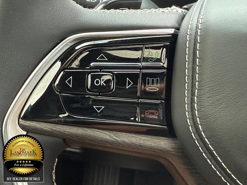 Jeep Grand Cherokee Vehicle Full-screen Gallery Image 15