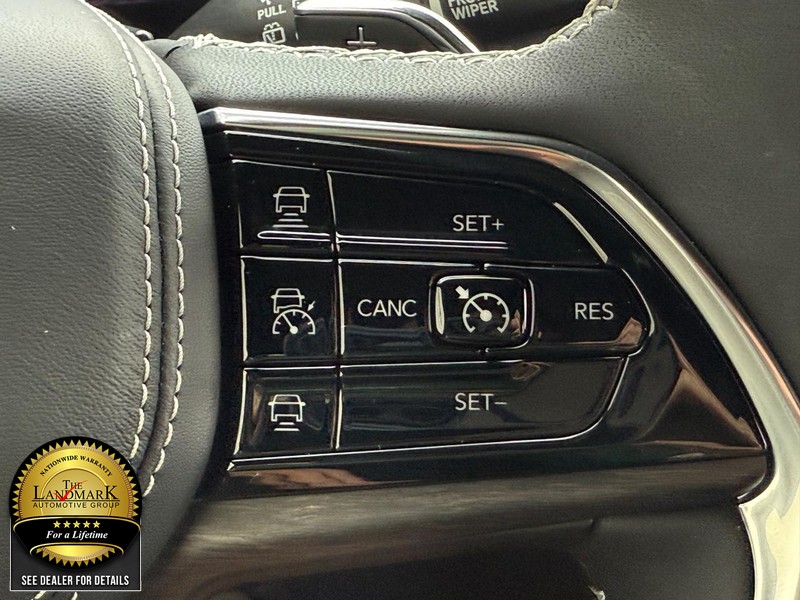 Jeep Grand Cherokee Vehicle Full-screen Gallery Image 16