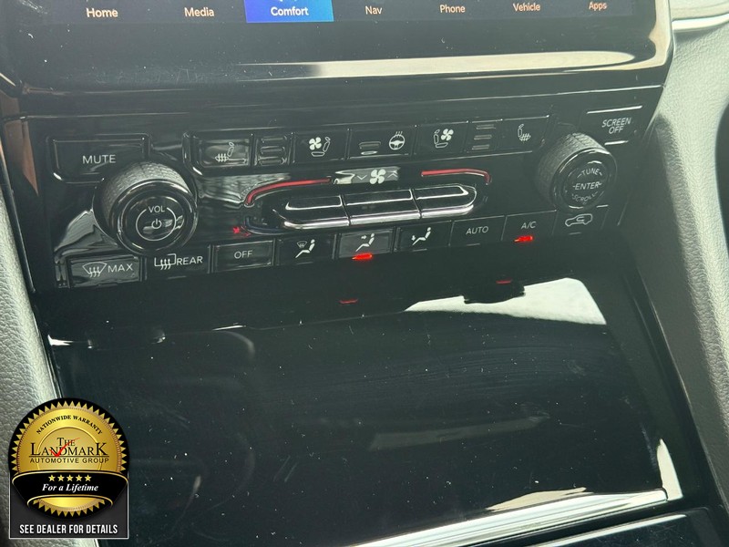 Jeep Grand Cherokee Vehicle Full-screen Gallery Image 20