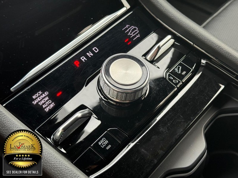 Jeep Grand Cherokee Vehicle Full-screen Gallery Image 21