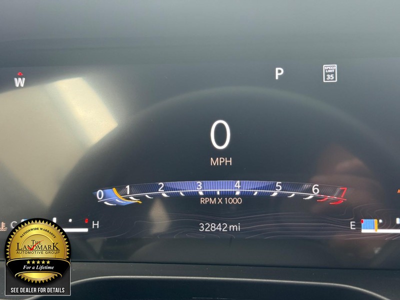 Jeep Grand Cherokee Vehicle Full-screen Gallery Image 23