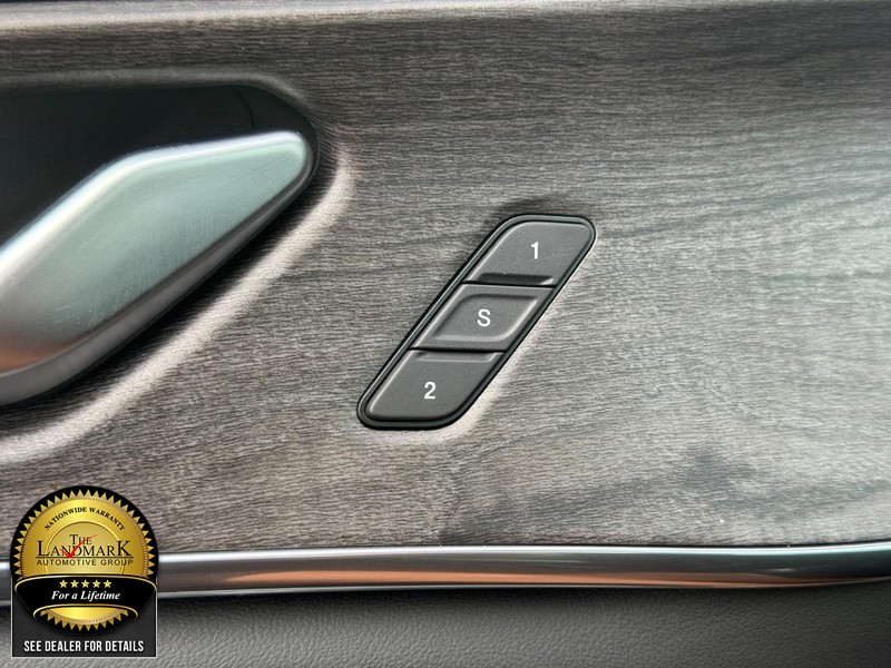 Jeep Grand Cherokee Vehicle Full-screen Gallery Image 24