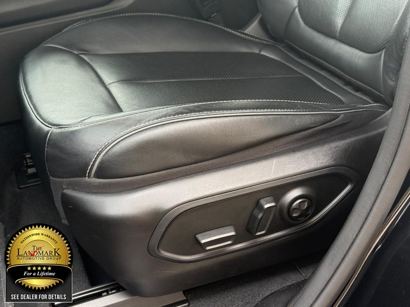 Jeep Grand Cherokee Vehicle Full-screen Gallery Image 27