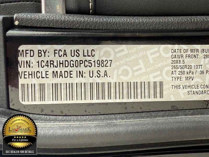 Jeep Grand Cherokee Vehicle Full-screen Gallery Image 28