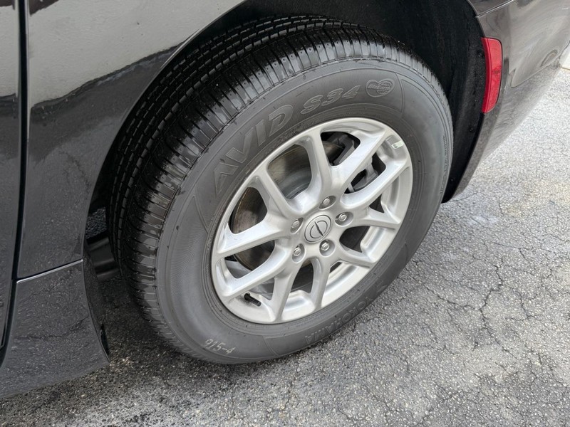 Chrysler Pacifica Vehicle Full-screen Gallery Image 17