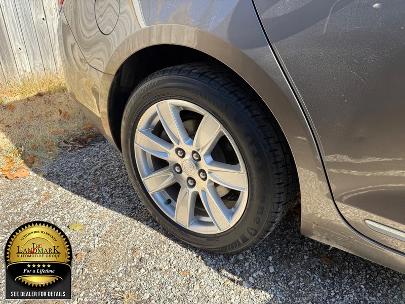 Buick LaCrosse Vehicle Full-screen Gallery Image 4