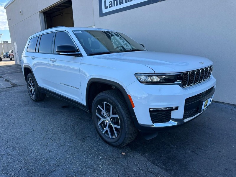 Jeep Grand Cherokee L Vehicle Full-screen Gallery Image 2