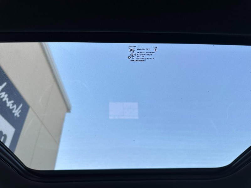 Jeep Grand Cherokee L Vehicle Full-screen Gallery Image 7