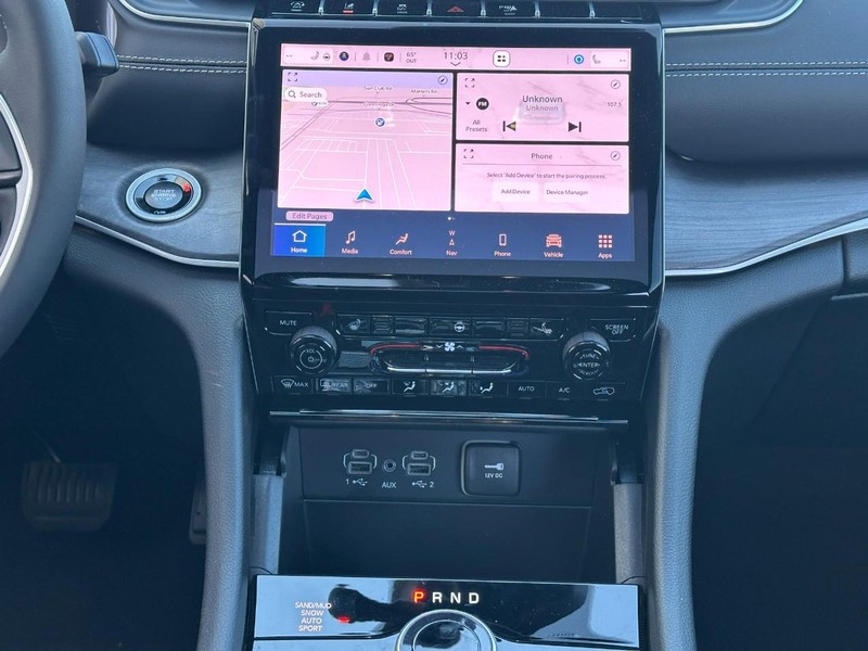 Jeep Grand Cherokee L Vehicle Full-screen Gallery Image 10