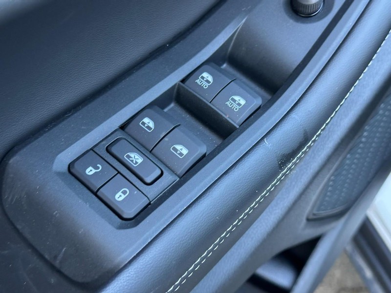 Jeep Grand Cherokee L Vehicle Full-screen Gallery Image 12