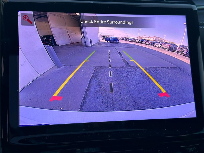 Jeep Grand Cherokee L Vehicle Full-screen Gallery Image 18