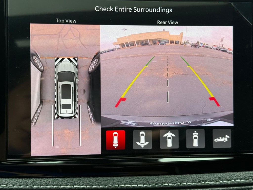 Chrysler Pacifica Vehicle Full-screen Gallery Image 8