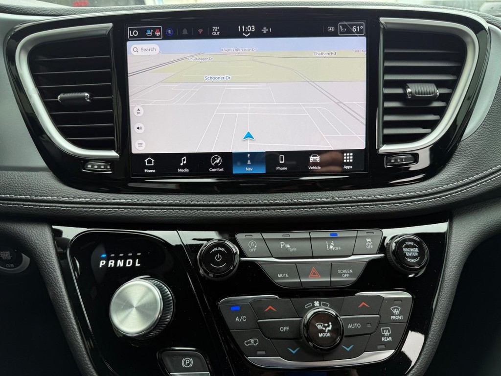 Chrysler Pacifica Vehicle Full-screen Gallery Image 18