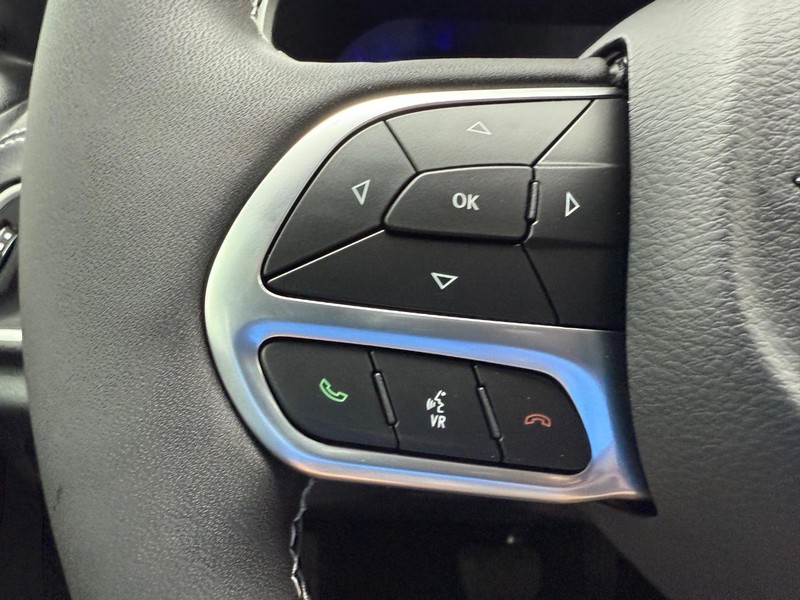 Chrysler Pacifica Vehicle Full-screen Gallery Image 6