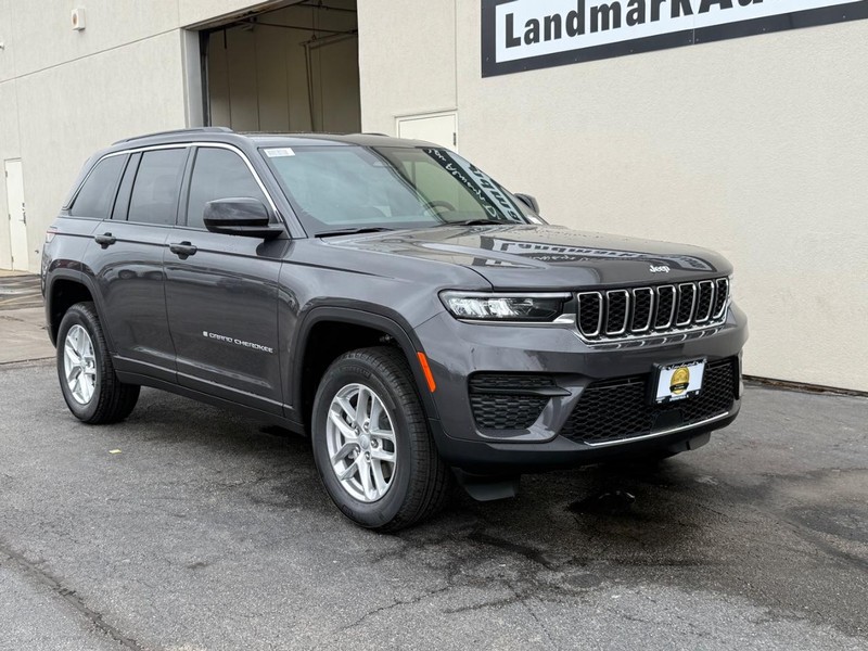 Jeep Grand Cherokee Vehicle Full-screen Gallery Image 2
