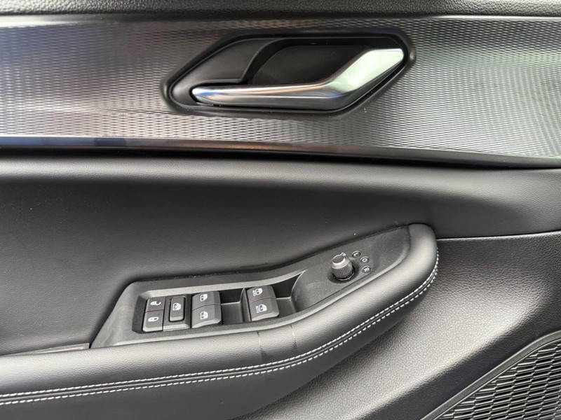 Jeep Grand Cherokee Vehicle Full-screen Gallery Image 4