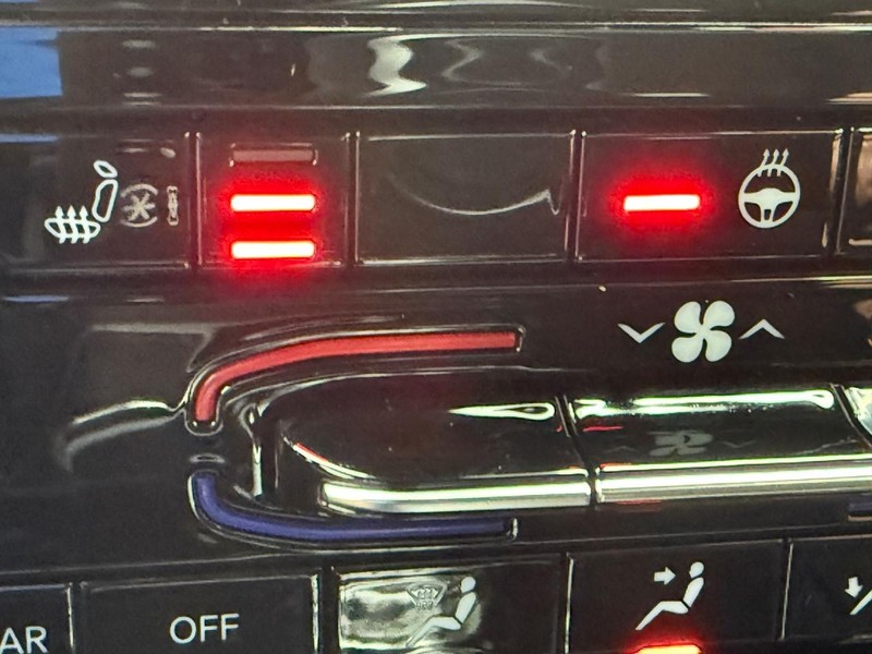 Jeep Grand Cherokee Vehicle Full-screen Gallery Image 9