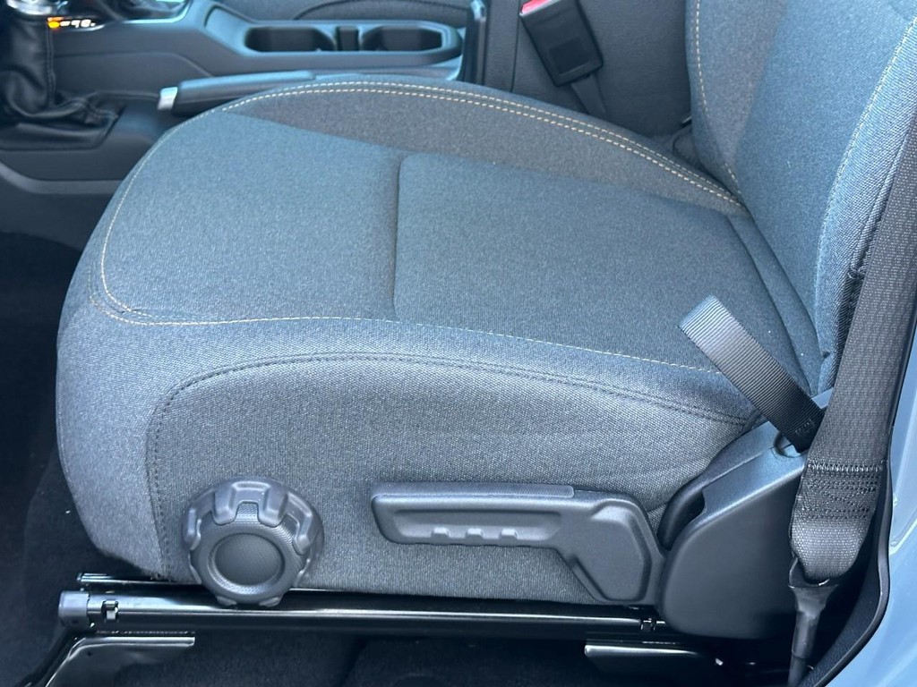 Jeep Wrangler Vehicle Full-screen Gallery Image 11