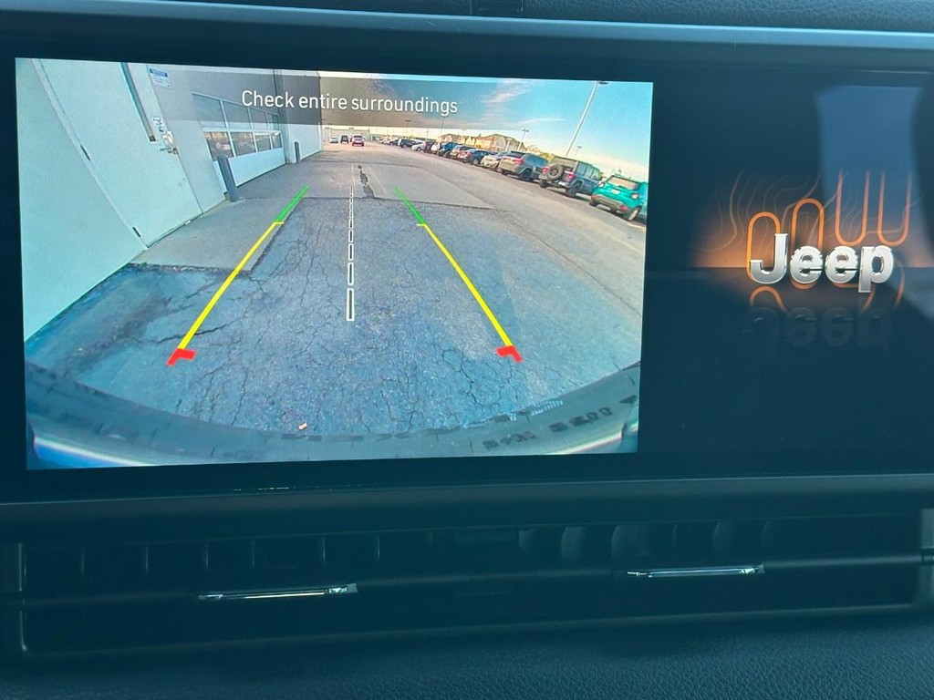 Jeep Wrangler Vehicle Full-screen Gallery Image 16