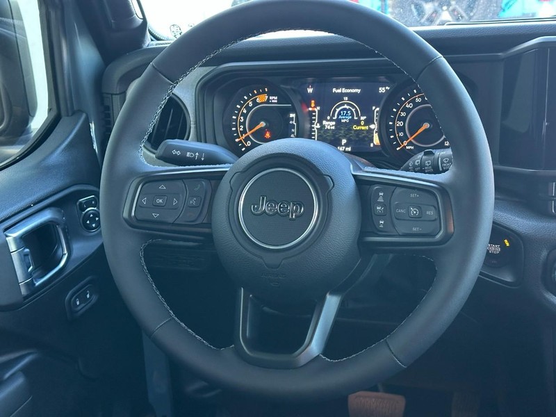 Jeep Wrangler Vehicle Full-screen Gallery Image 6