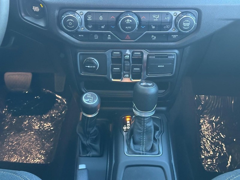 Jeep Wrangler Vehicle Full-screen Gallery Image 8