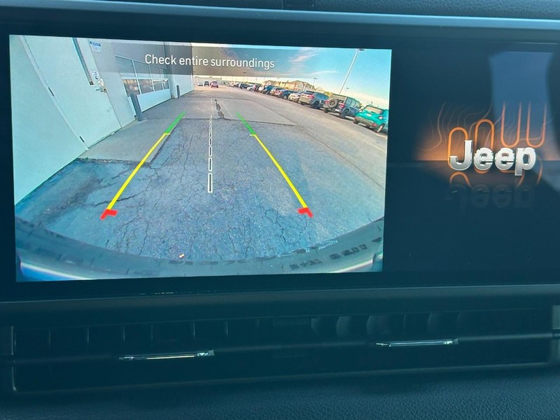 Jeep Wrangler Vehicle Full-screen Gallery Image 16