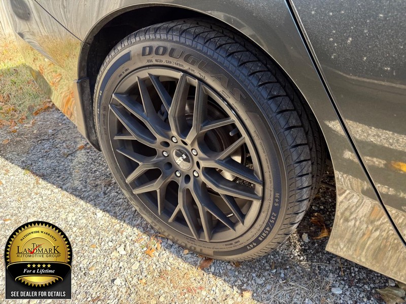 Honda Accord Sedan Vehicle Full-screen Gallery Image 4